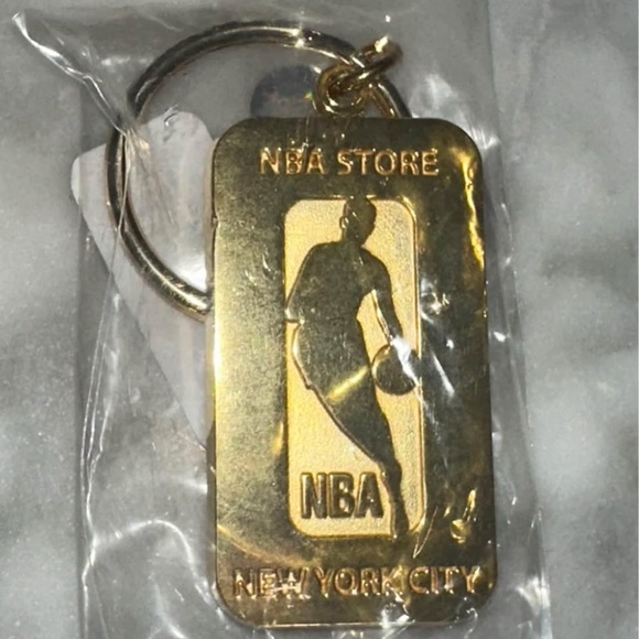 NBA NYC Gold Key Chain NWT - Picture 2 of 5